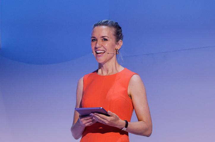 Maîtresse de cérémonie lors d’une remise de prix